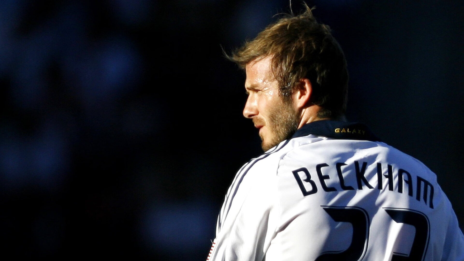 足球最新战报！葡萄牙队迎战荷兰队，压哨绝杀，引爆全场观众欢呼